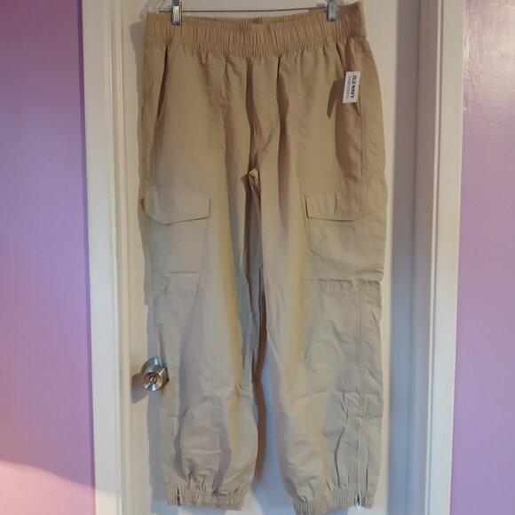 Old Navy Women's  Nylon Woven Cargo Pants Tan SZ L  NWT - Picture 1 of 9